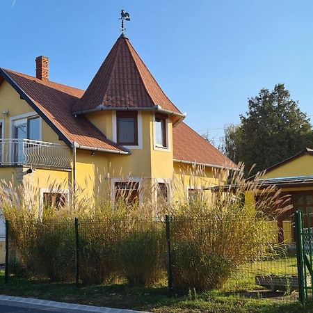 Hajas Familia Kiado Szobak Balatonmáriafürdő Exteriör bild