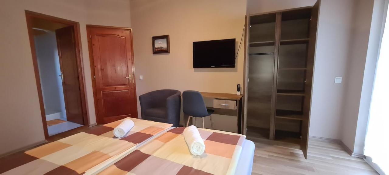 Hajas Familia Kiado Szobak Balatonmáriafürdő Exteriör bild