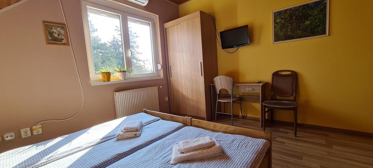 Hajas Familia Kiado Szobak Balatonmáriafürdő Exteriör bild
