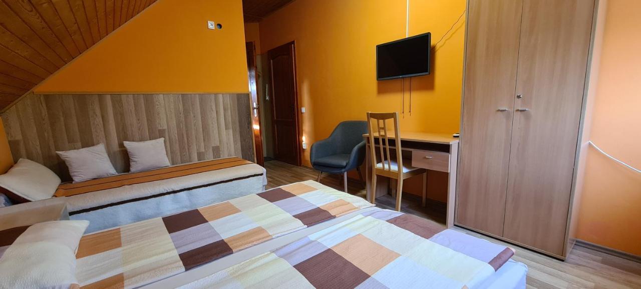 Hajas Familia Kiado Szobak Balatonmáriafürdő Exteriör bild