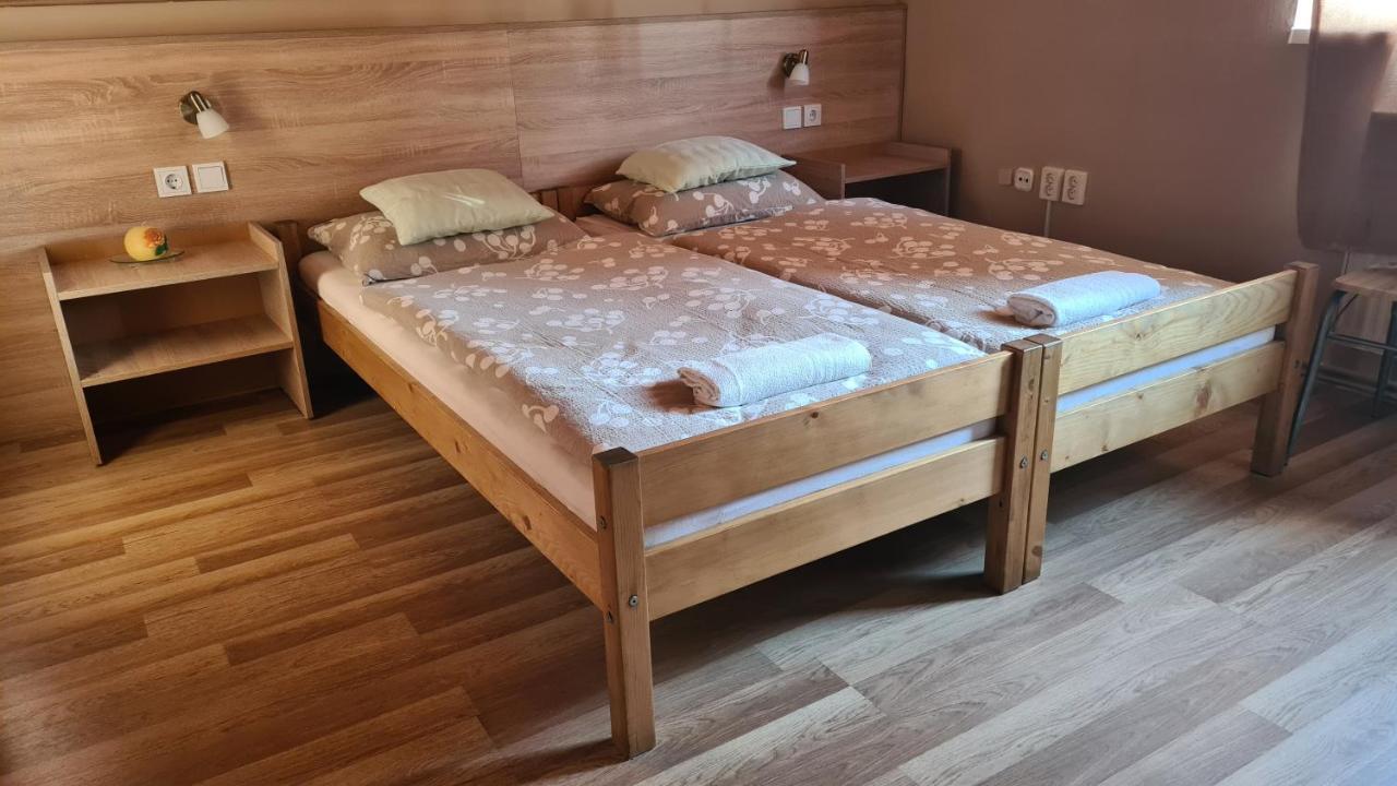Hajas Familia Kiado Szobak Balatonmáriafürdő Exteriör bild