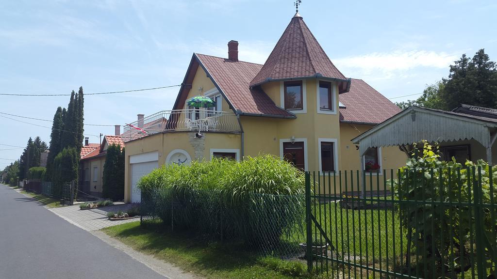 Hajas Familia Kiado Szobak Balatonmáriafürdő Exteriör bild